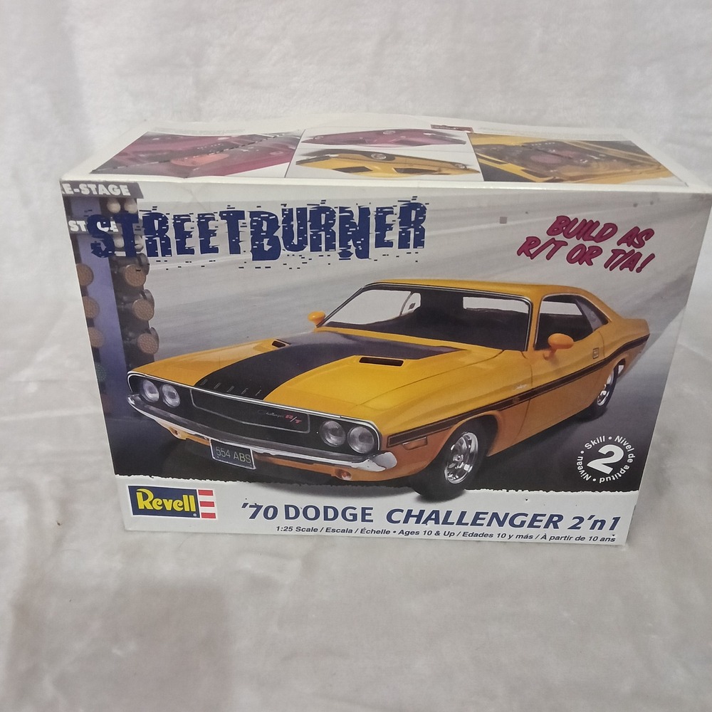 Revell 70 Dodge Challenger 2 in 1 Streetburner 1:25 Scale Model Kit 85-4213 - Picture 1 of 5